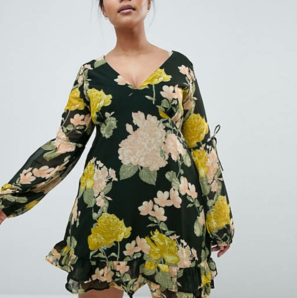 NWT Boohoo Plus Floral Frill Hem Mini Dress
